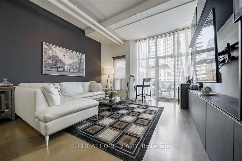 66 Bay St S, unit 312 for sale