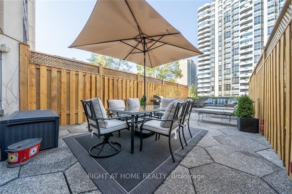 66 Bay St S, unit 312 for sale