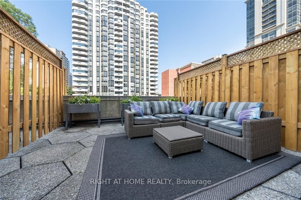 66 Bay St S, unit 312 for sale