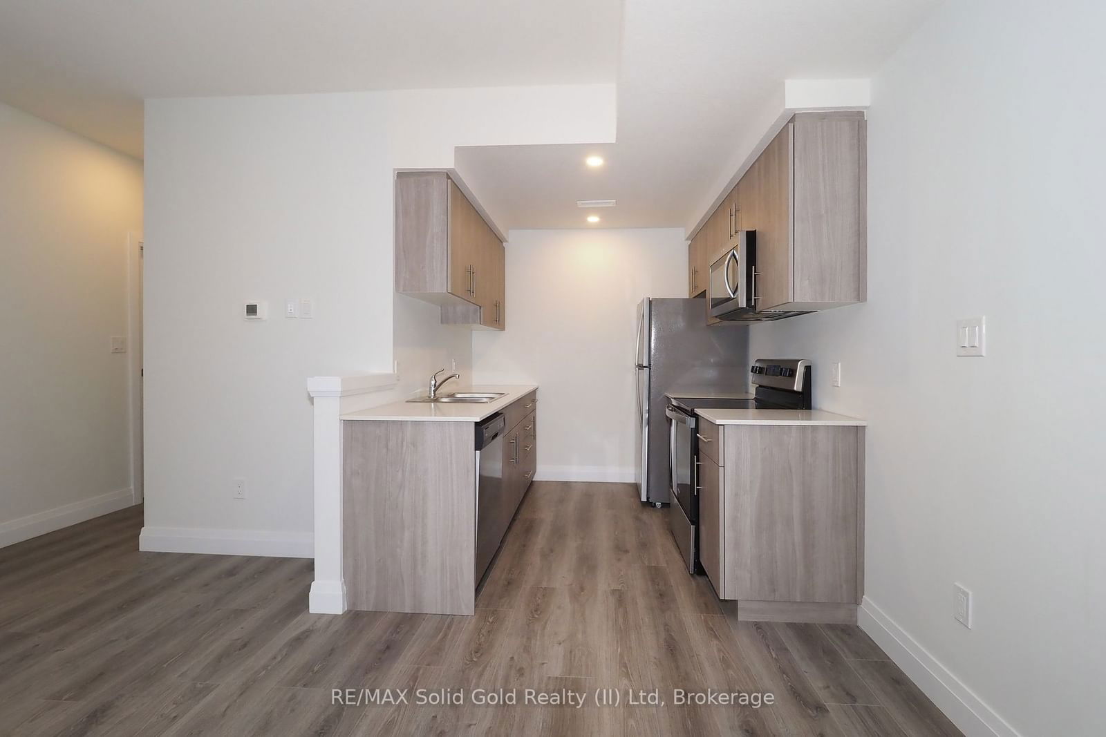 600 Victoria St S, unit 3 for rent