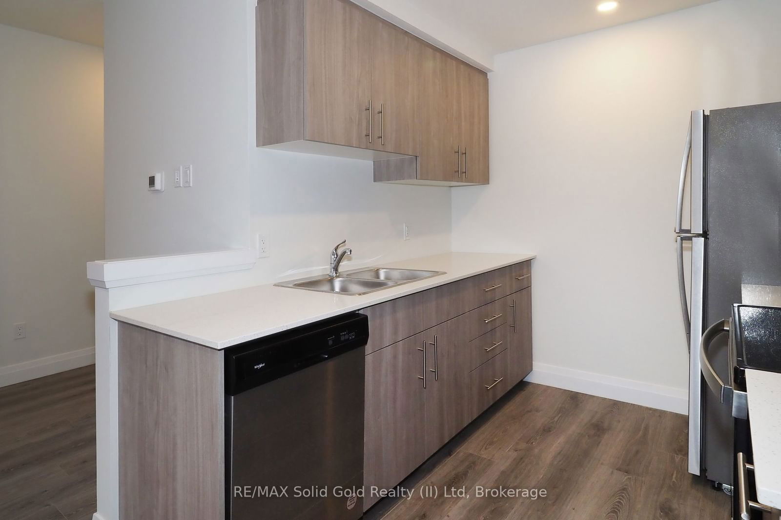 600 Victoria St S, unit 3 for rent