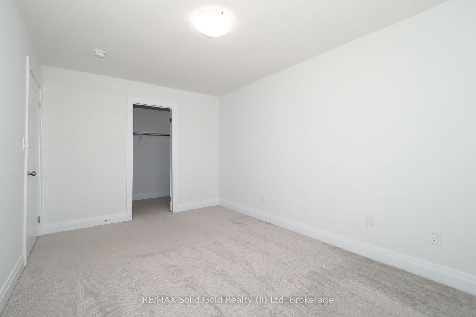 600 Victoria St S, unit 3 for rent