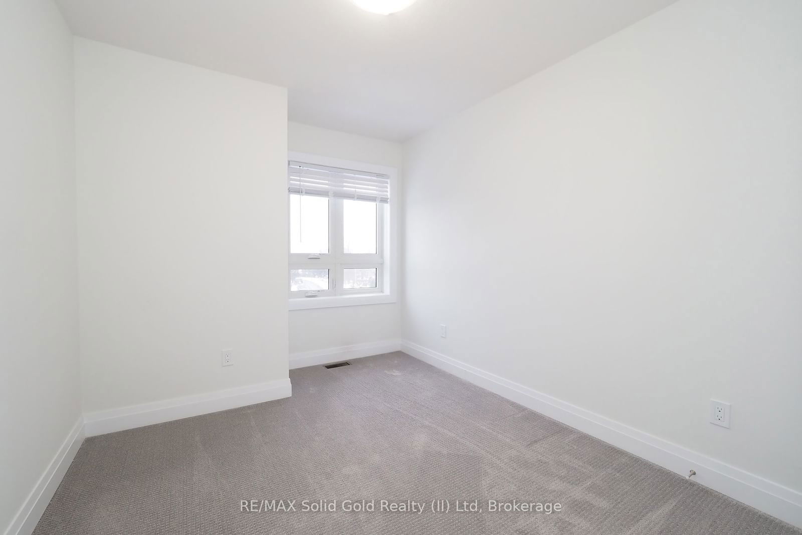 600 Victoria St S, unit 3 for rent