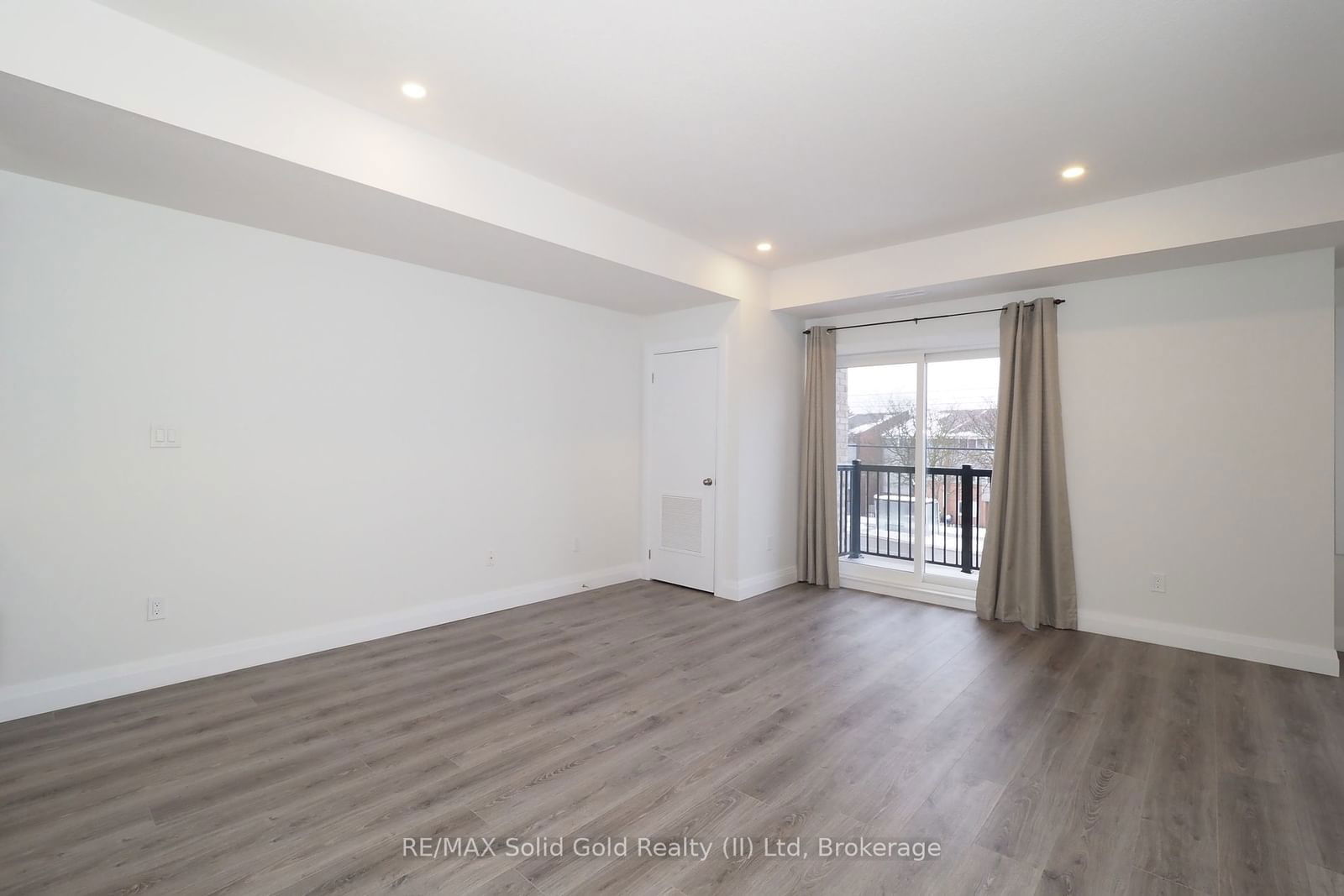 600 Victoria St S, unit 3 for rent