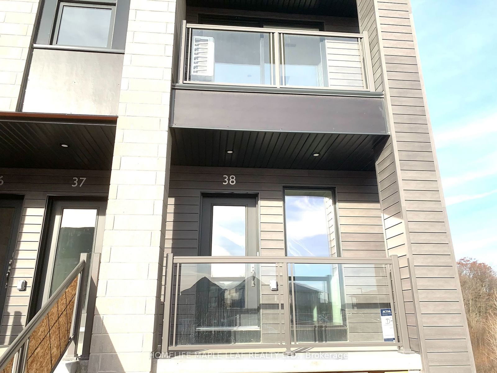 261 Woodbine Ave, unit D-038 for rent