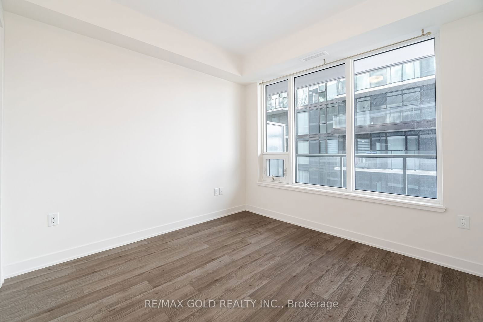 212 King William St, unit #915 for rent