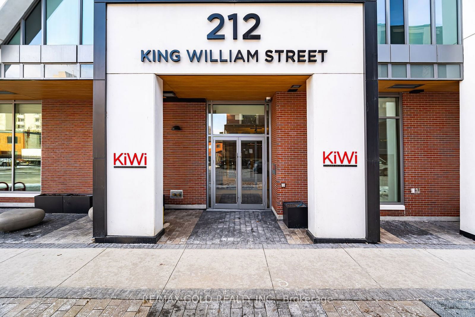 212 King William St, unit #915 for rent