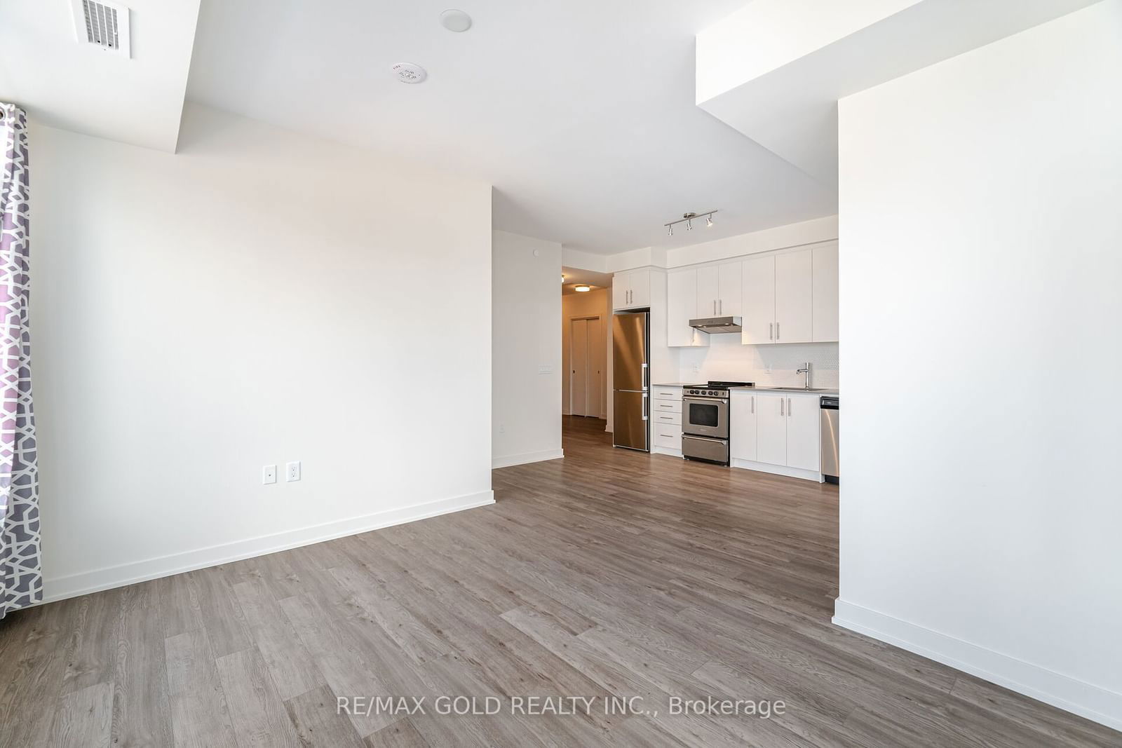 212 King William St, unit #915 for rent