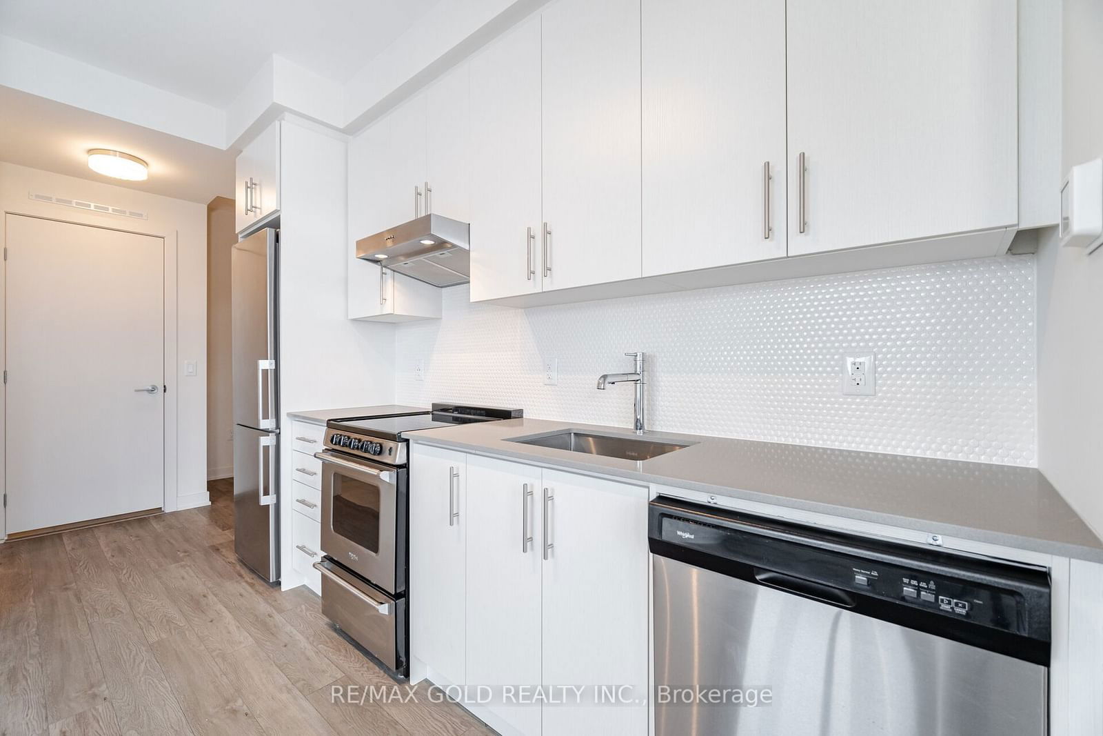 212 King William St, unit #915 for rent