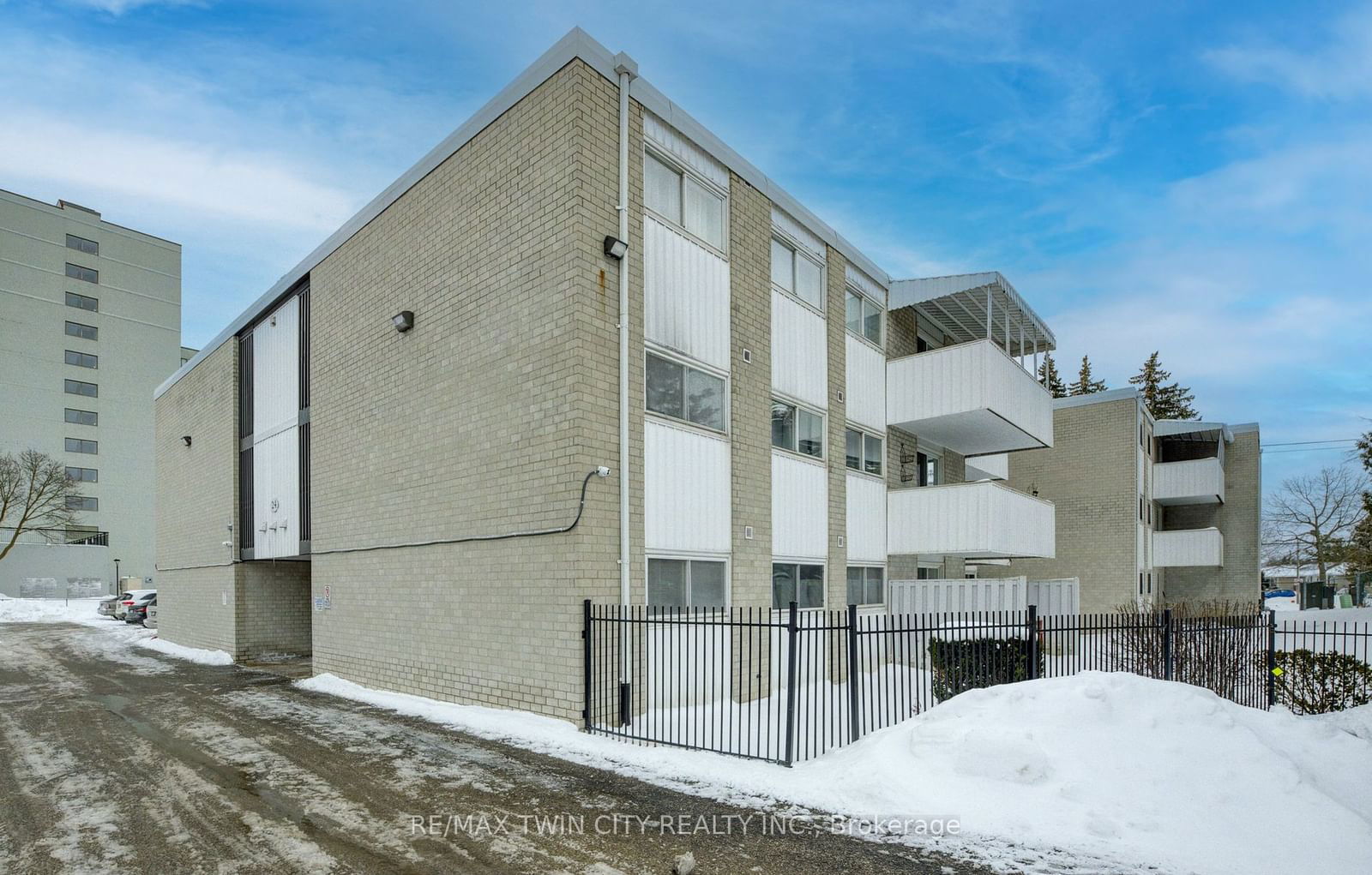 24 Mooregate Cres, unit 202 for sale