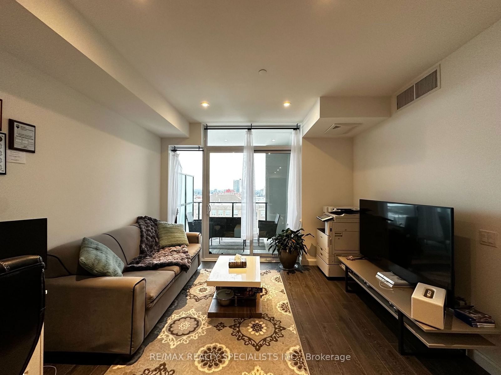 741 King St W, unit 805 for rent