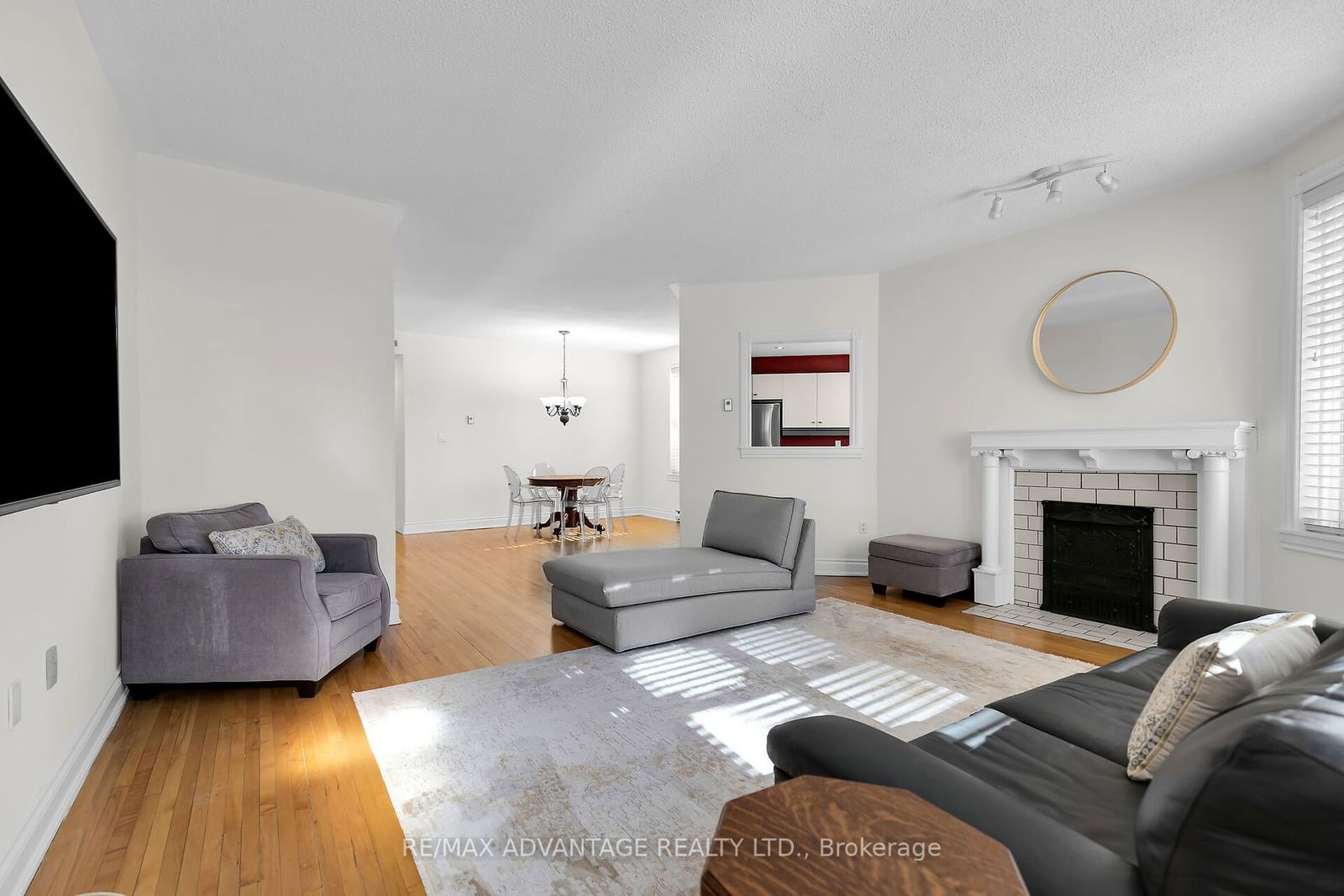 460 Wellington St, unit 407 for sale