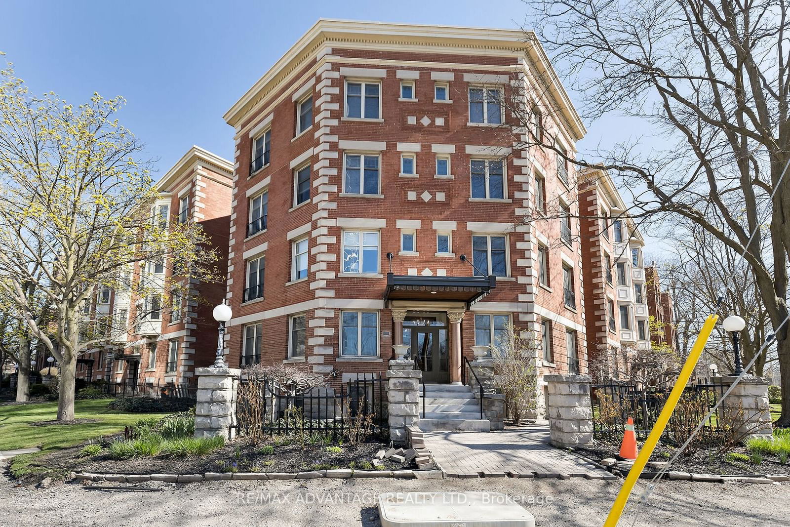 460 Wellington St, unit 407 for sale