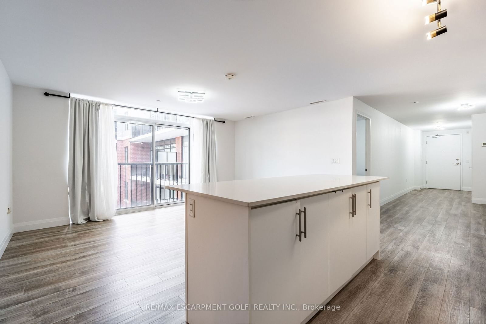 1 Redfern Ave, unit 310 for sale