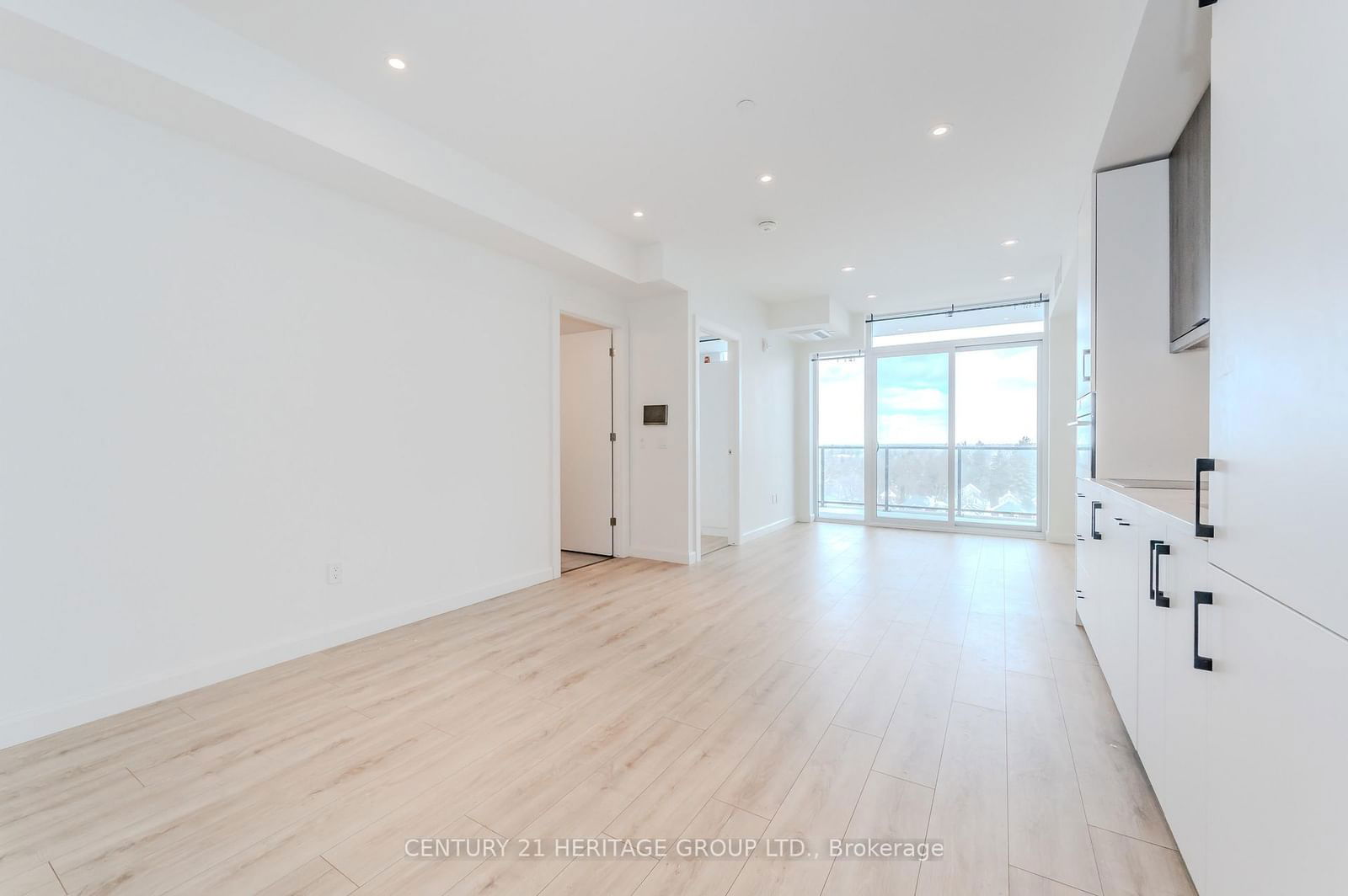 741 King St W, unit 703 for sale