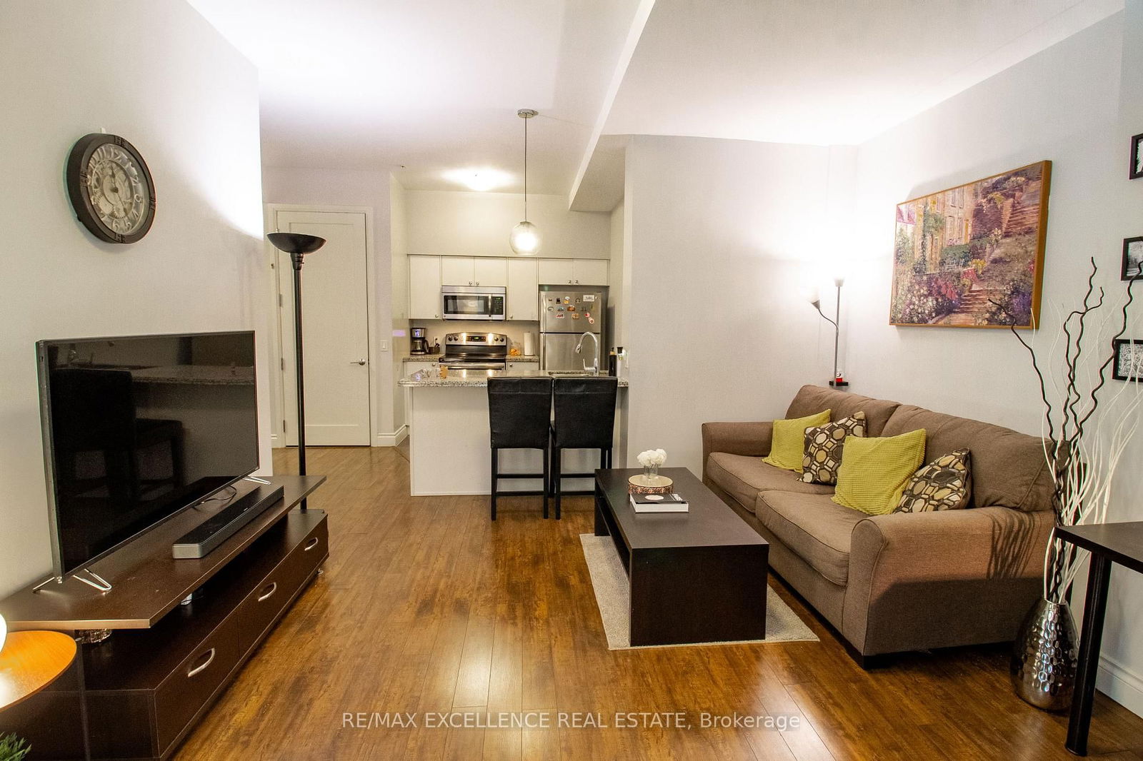 112 King St E, unit 911 for rent