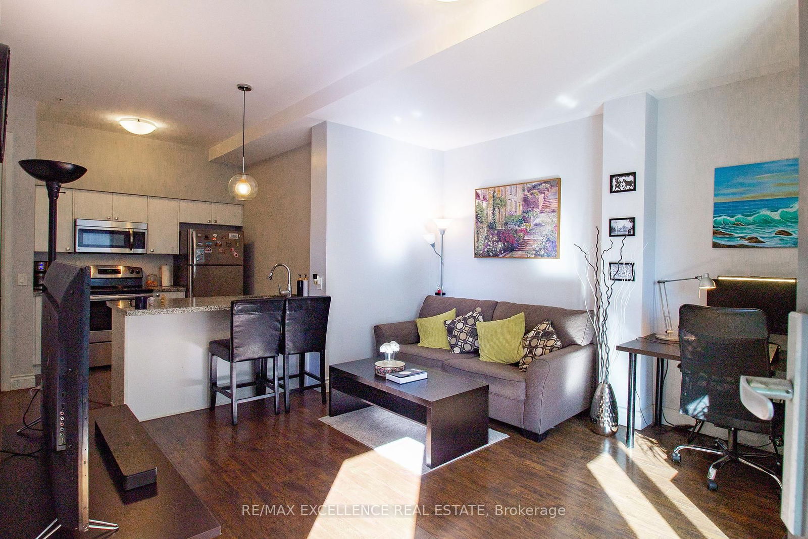 112 King St E, unit 911 for rent