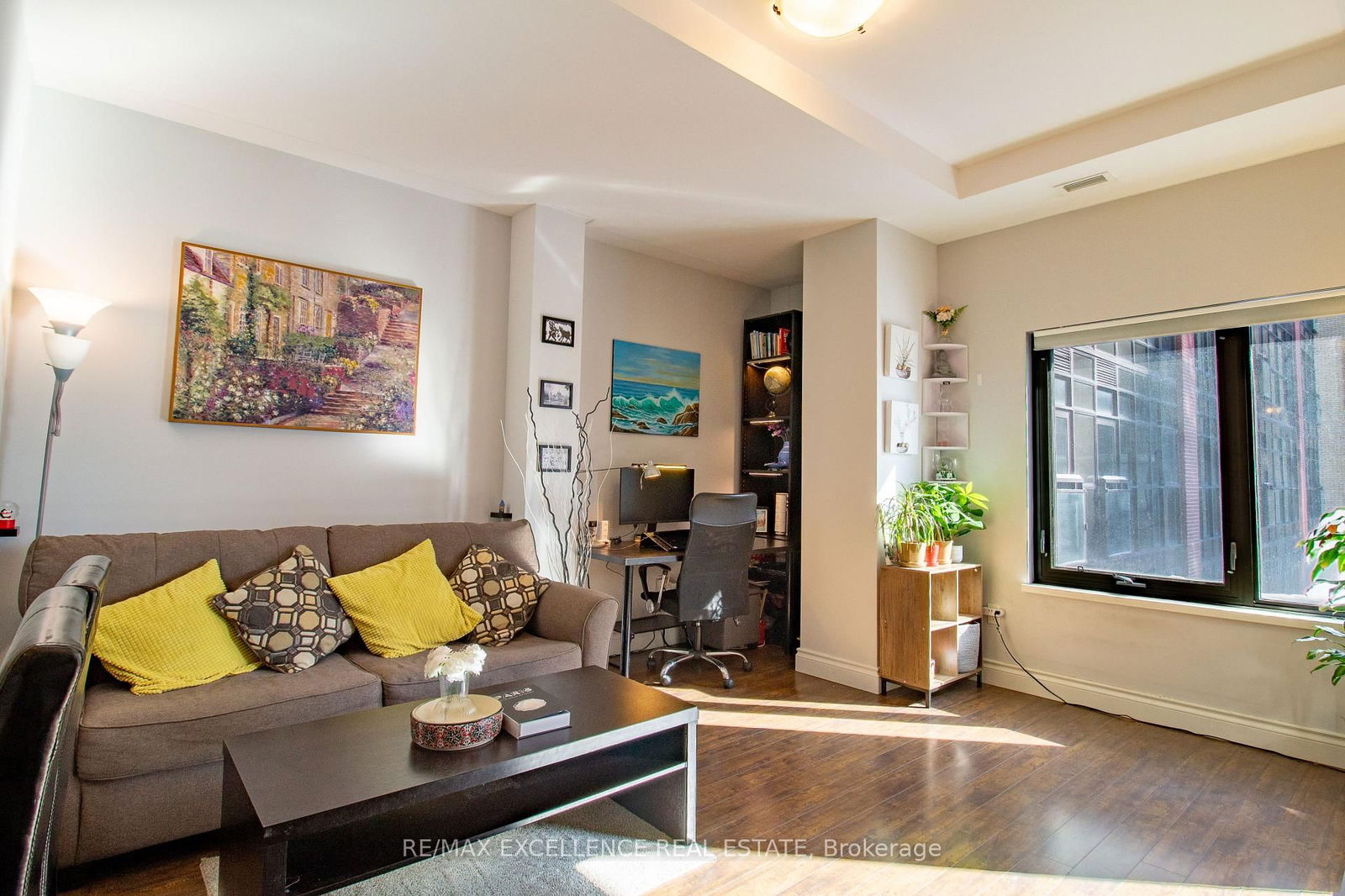 112 King St E, unit 911 for rent