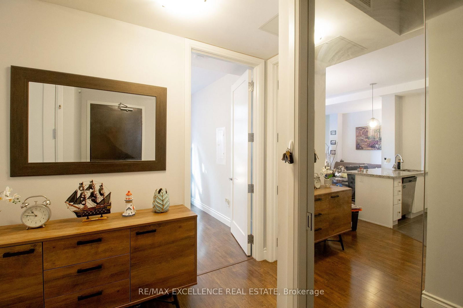 112 King St E, unit 911 for rent