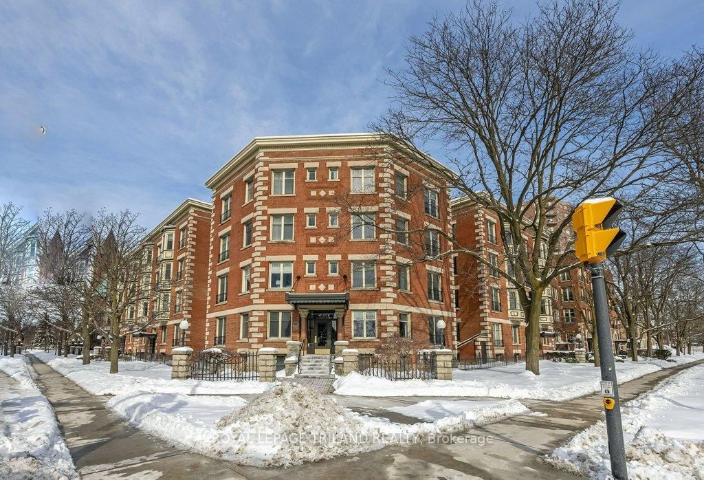 460 Wellington St, unit 307 for sale