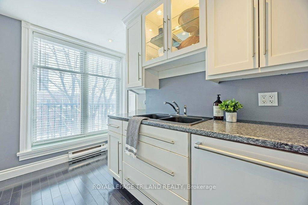 460 Wellington St, unit 307 for sale