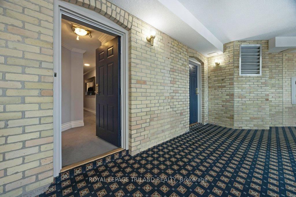 460 Wellington St, unit 307 for sale