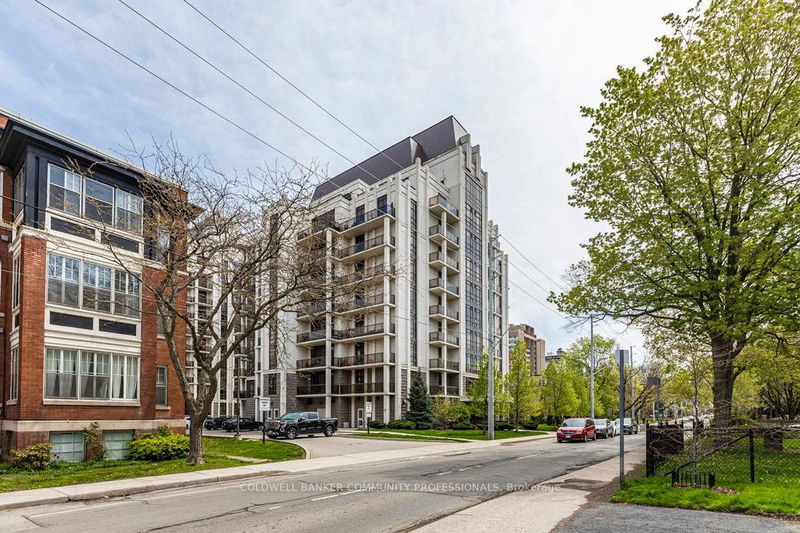 90 Charlton Ave W, unit 608 for sale