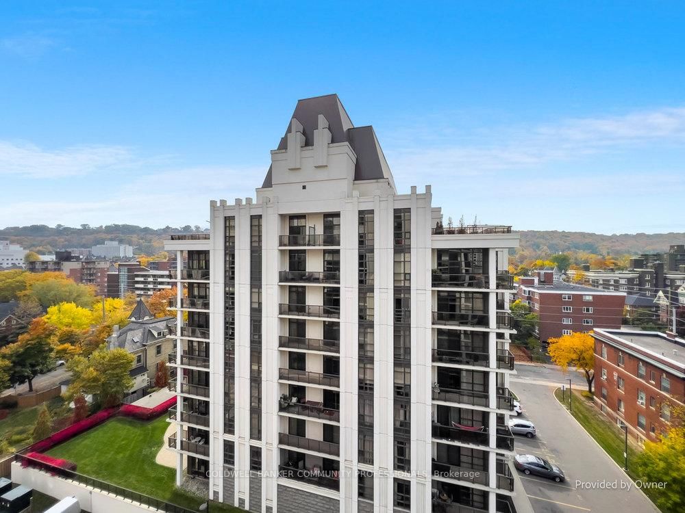 90 Charlton Ave W, unit 608 for sale