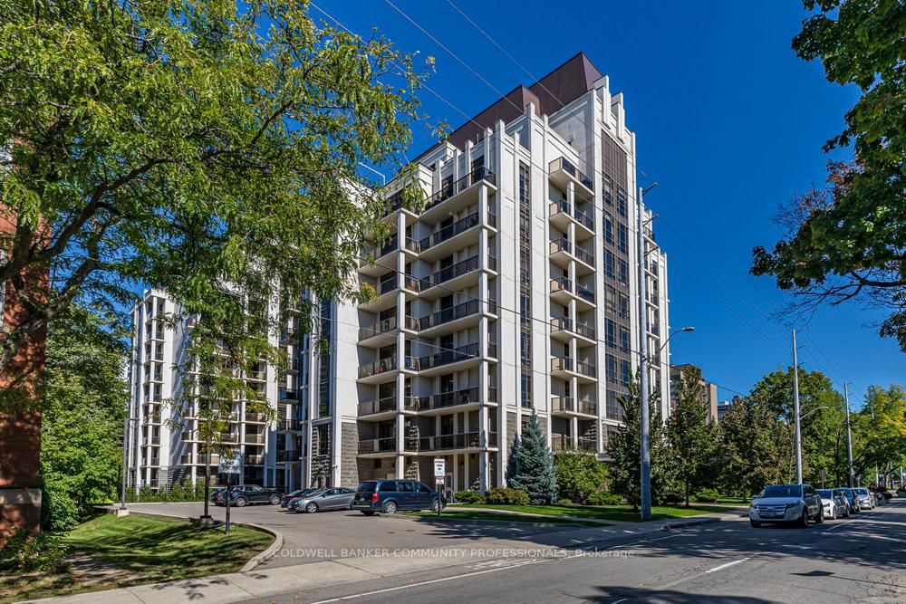 90 Charlton Ave W, unit 608 for sale