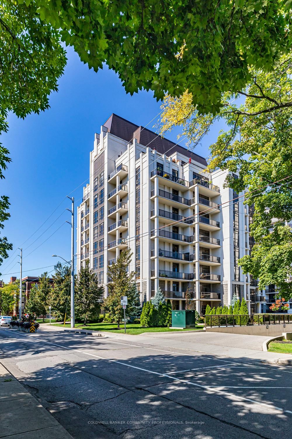 90 Charlton Ave W, unit 608 for sale