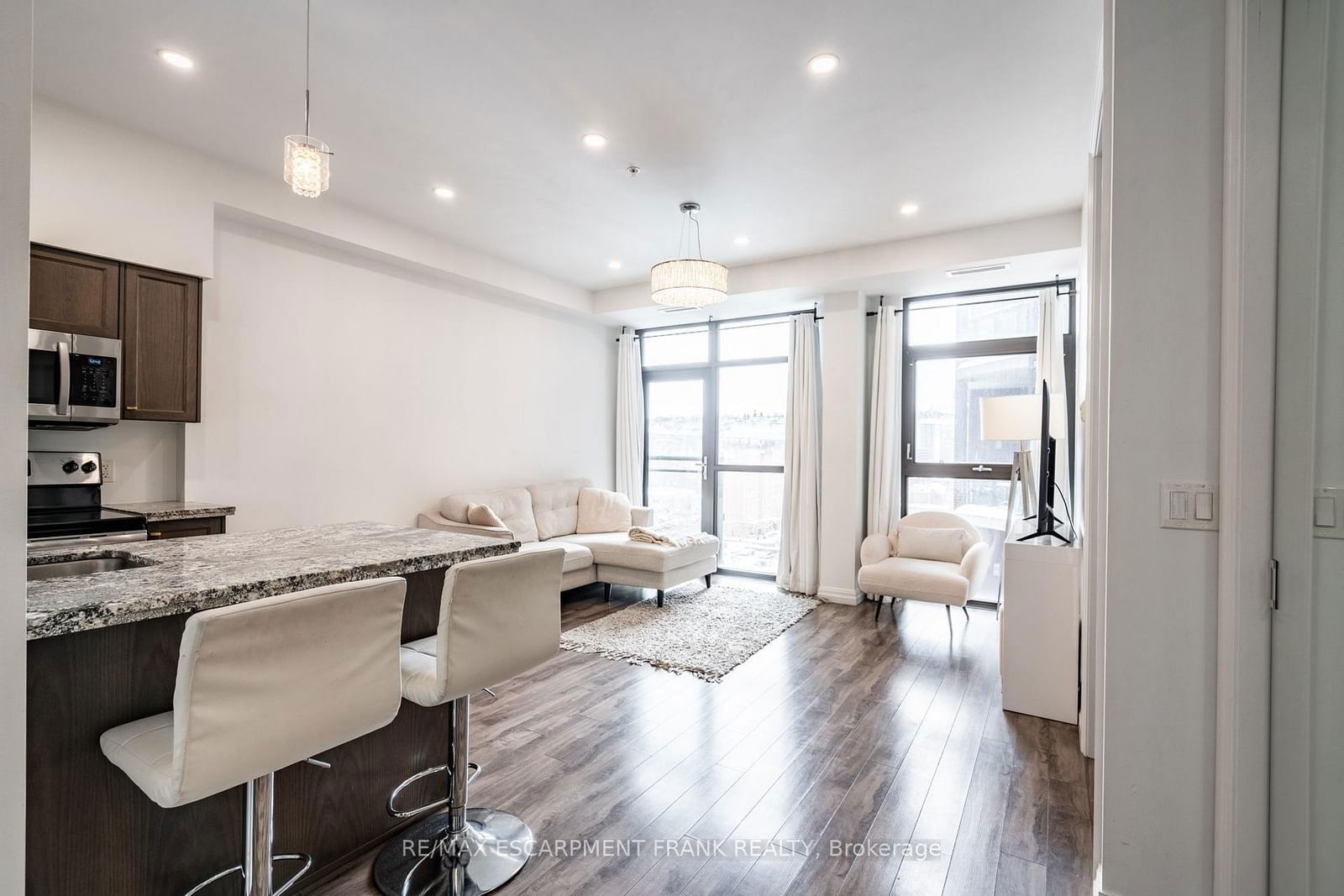 112 King St E, unit 1012 for sale