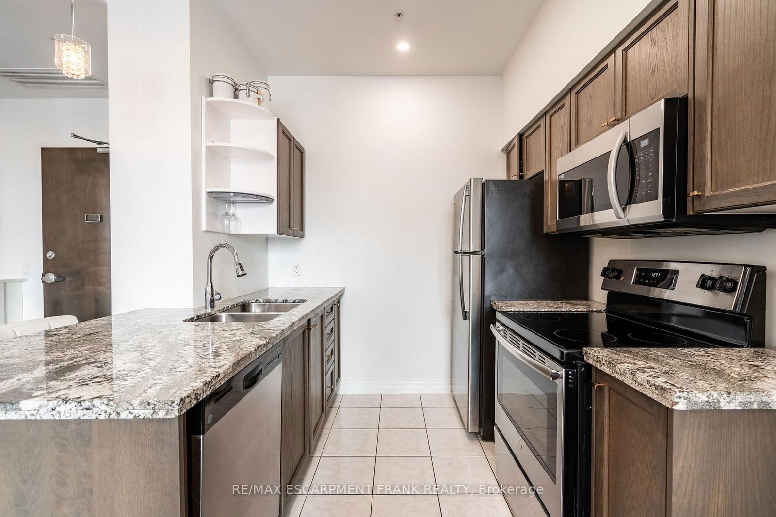 112 King St E, unit 1012 for sale