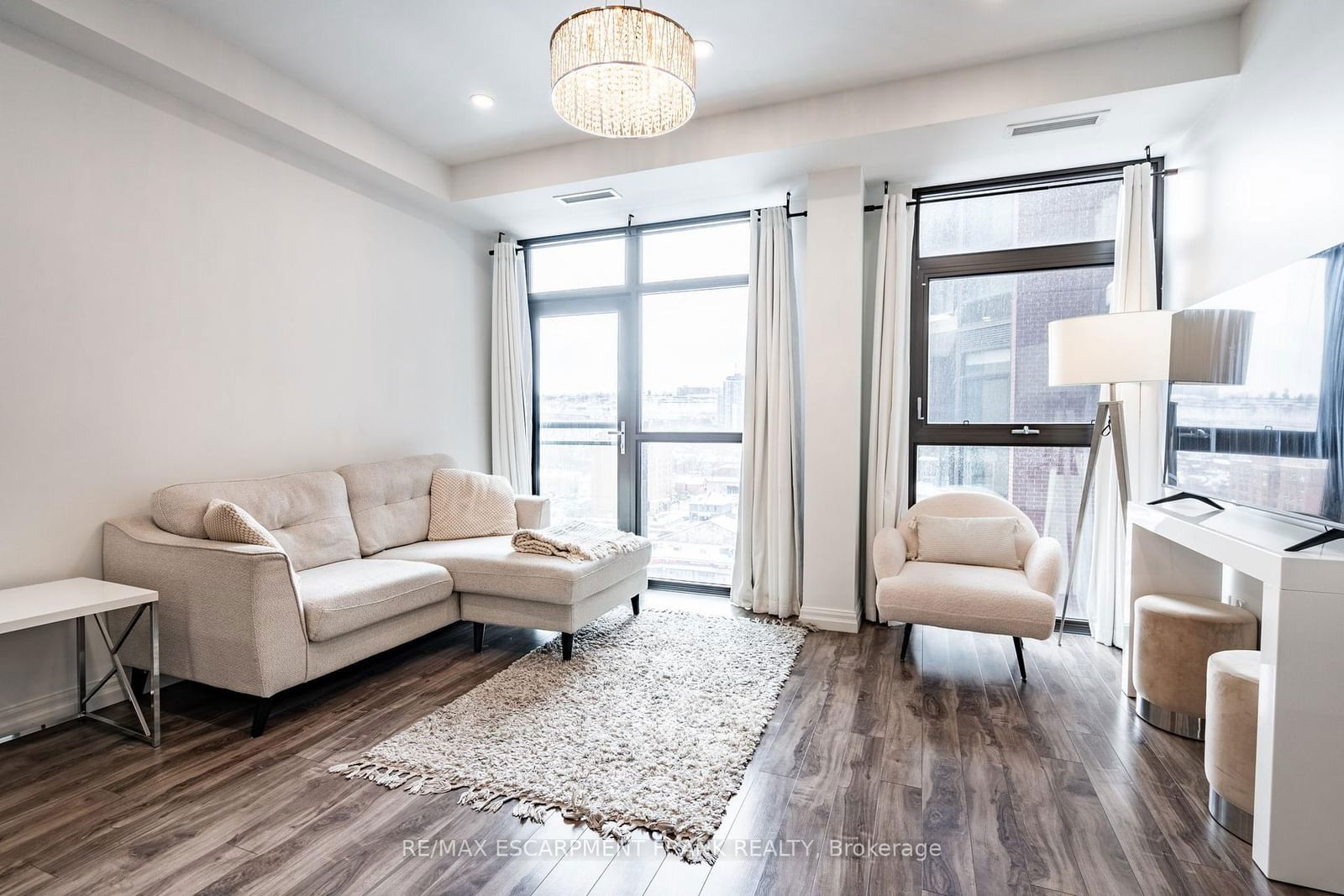 112 King St E, unit 1012 for sale