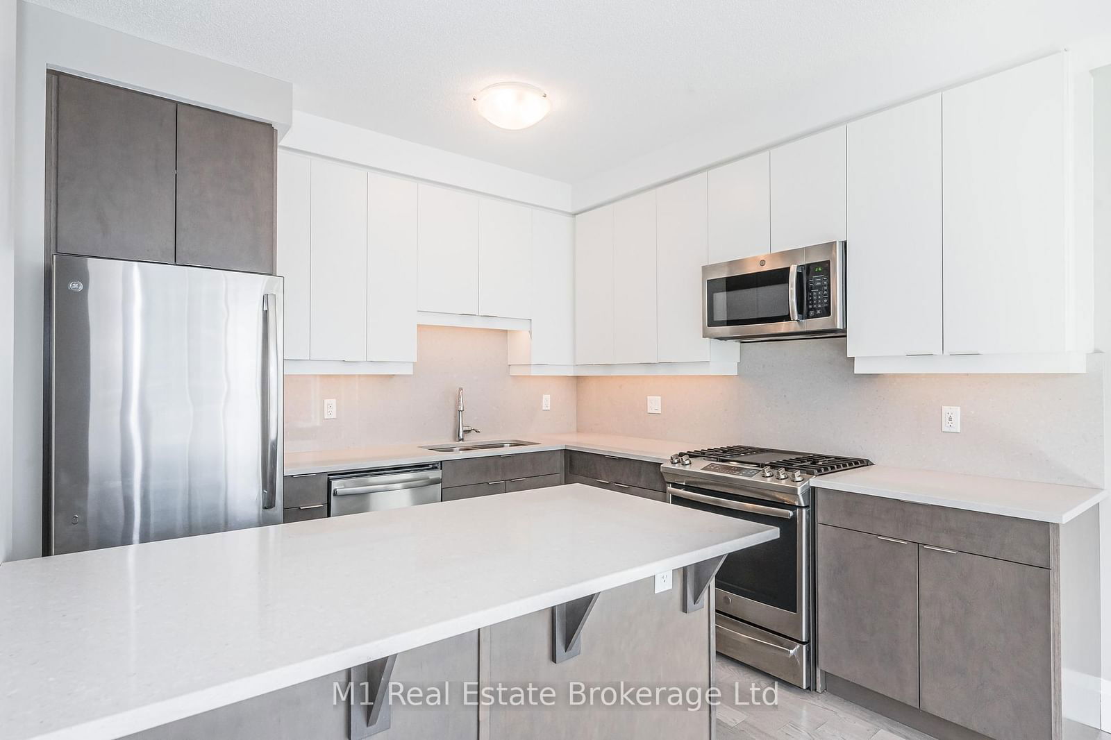 63 Arthur St S, unit 801 for rent