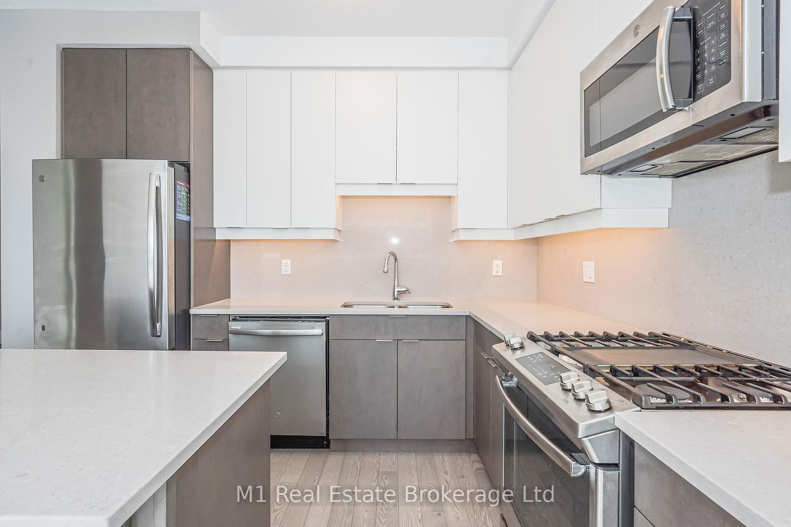 63 Arthur St S, unit 801 for rent