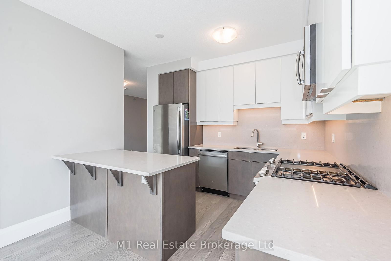 63 Arthur St S, unit 801 for rent