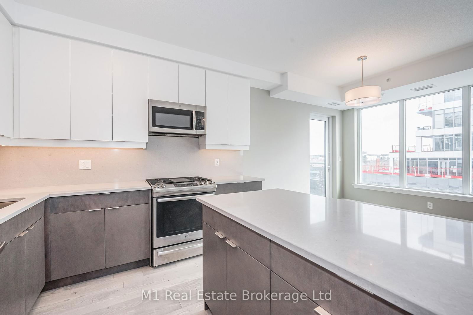 63 Arthur St S, unit 801 for rent