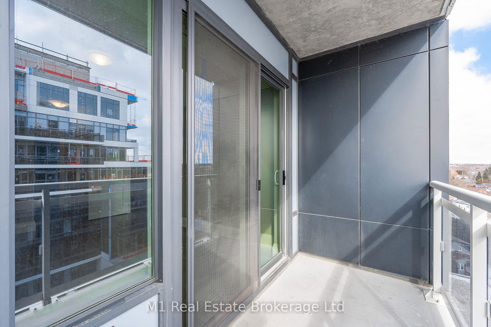 63 Arthur St S, unit 801 for rent