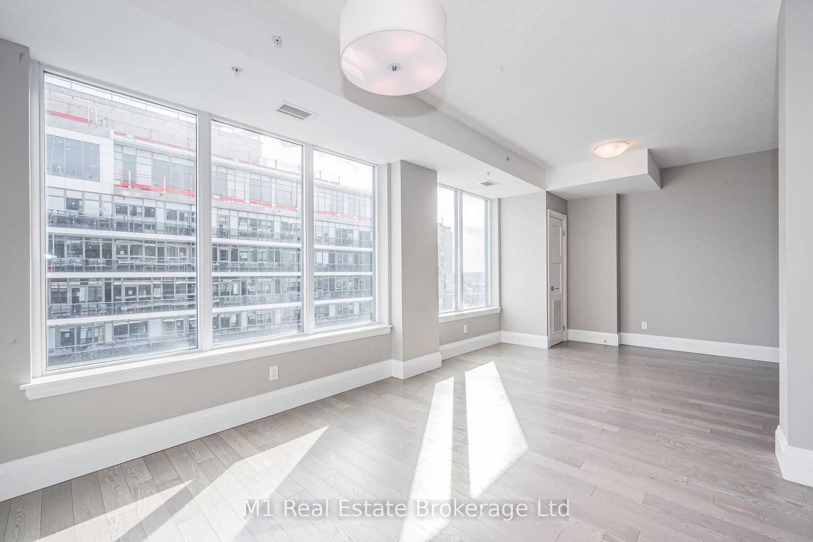 63 Arthur St S, unit 801 for rent