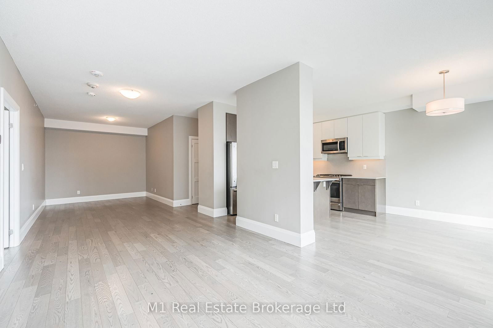 63 Arthur St S, unit 801 for rent