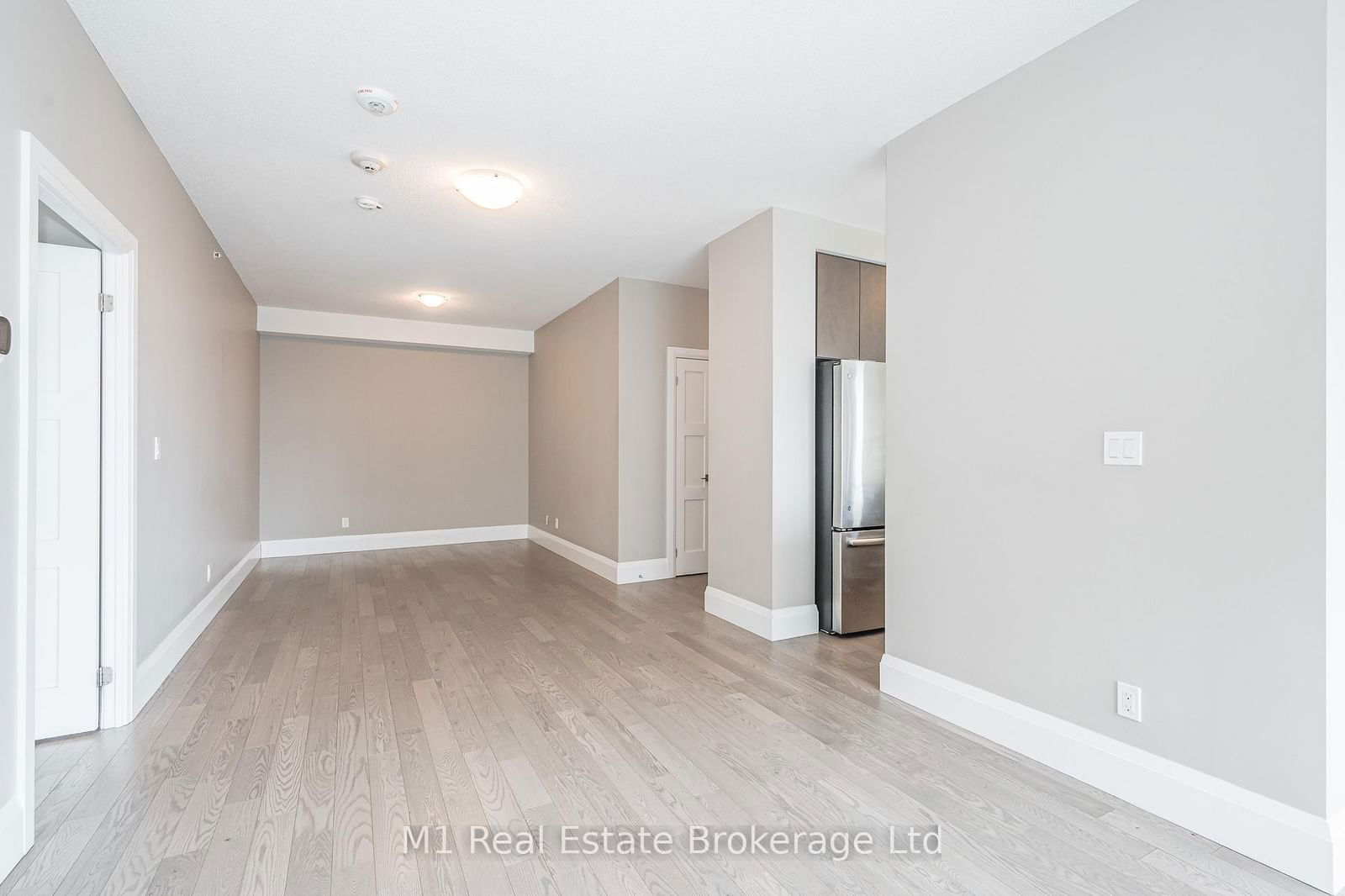 63 Arthur St S, unit 801 for rent