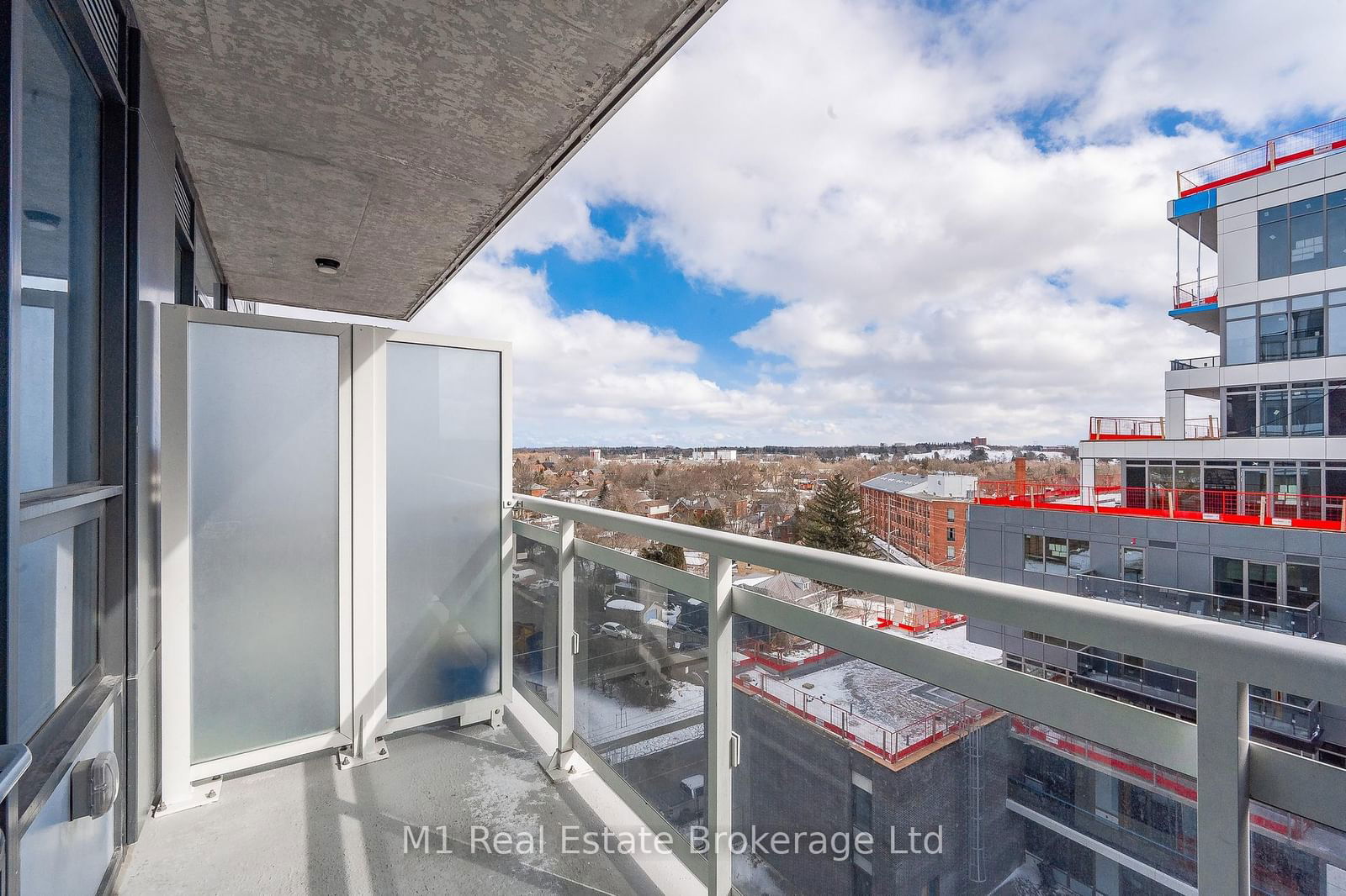 63 Arthur St S, unit 801 for rent