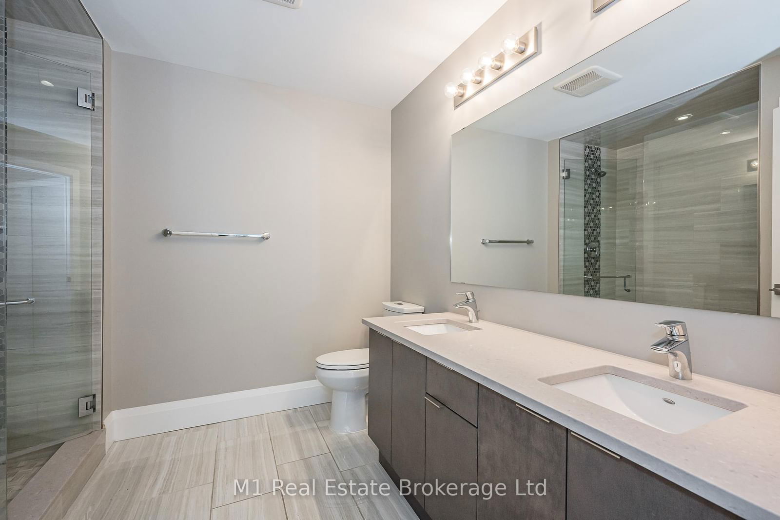 63 Arthur St S, unit 801 for rent