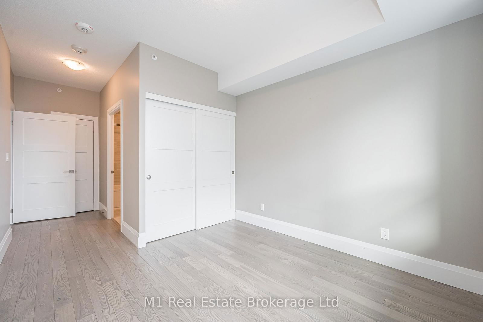 63 Arthur St S, unit 801 for rent