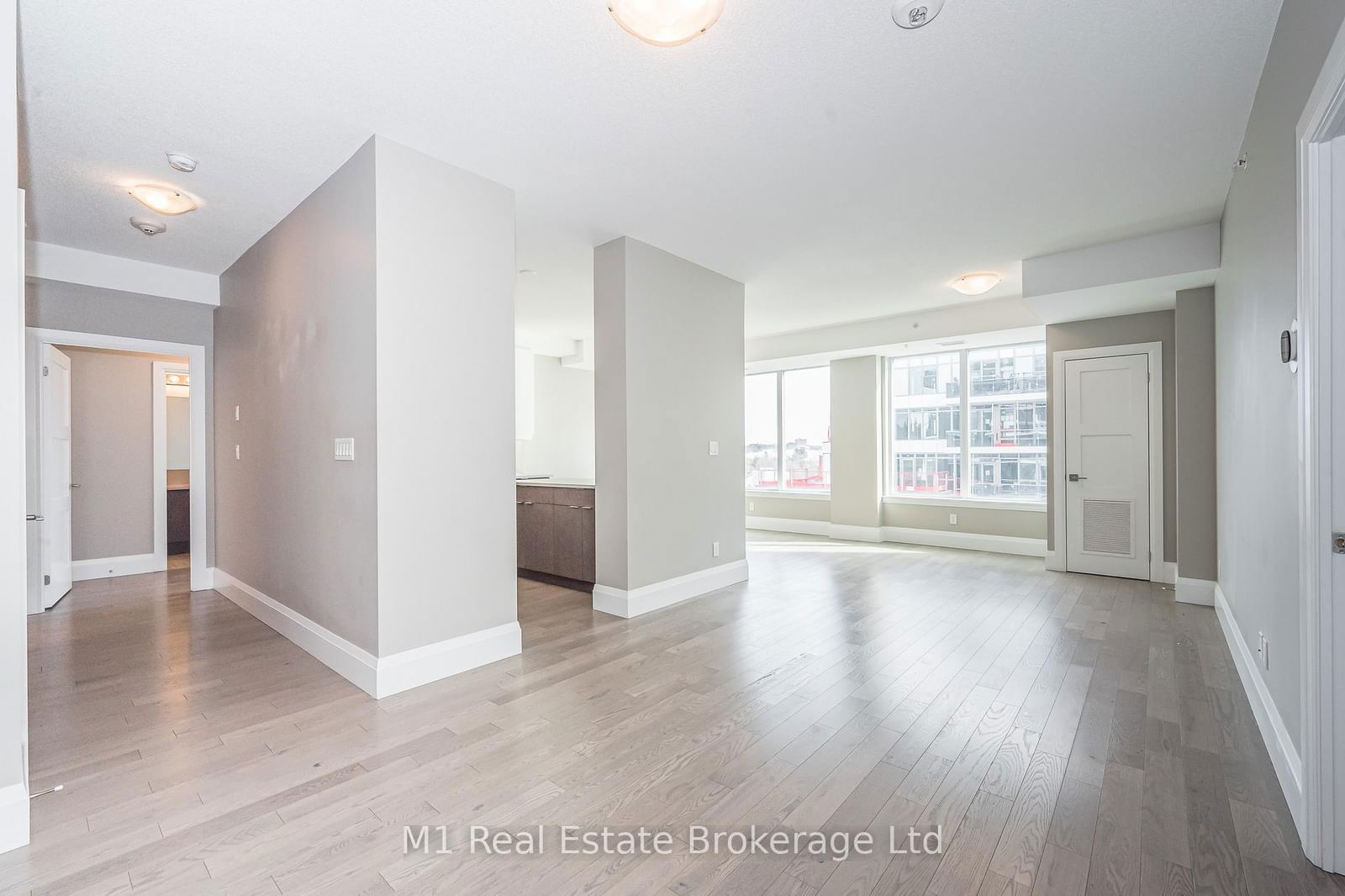 63 Arthur St S, unit 801 for rent