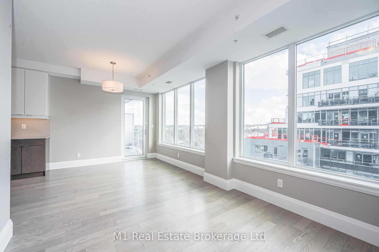 63 Arthur St S, unit 801 for rent