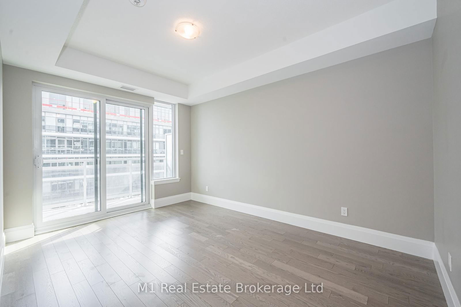 63 Arthur St S, unit 801 for rent