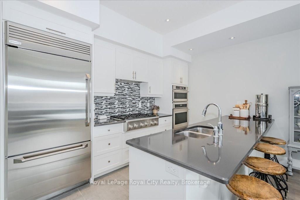 53 Arthur St S, unit RL3 for sale