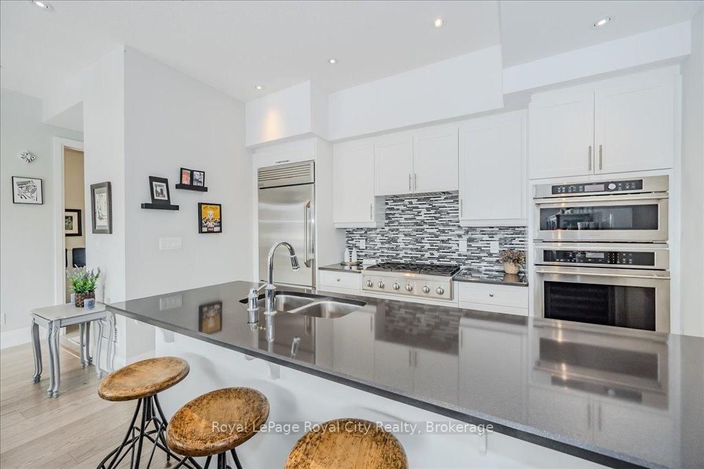 53 Arthur St S, unit RL3 for sale