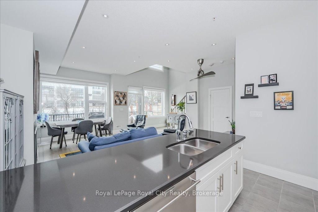 53 Arthur St S, unit RL3 for sale